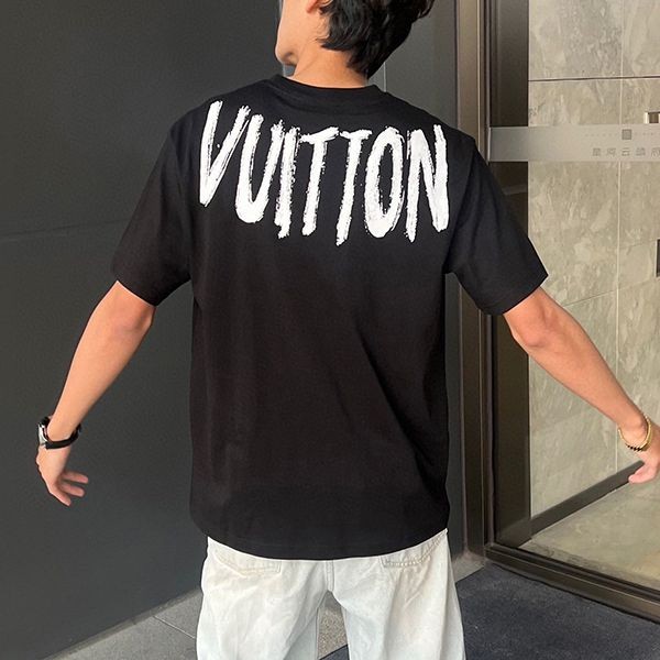送料無料 ルイヴィトン ロゴの手描きグラフィティ刺繍入り Tシャツ 偽物 vub14136